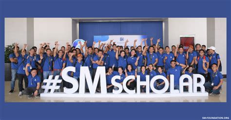 SM College Scholarship: A Scholarship Guide.